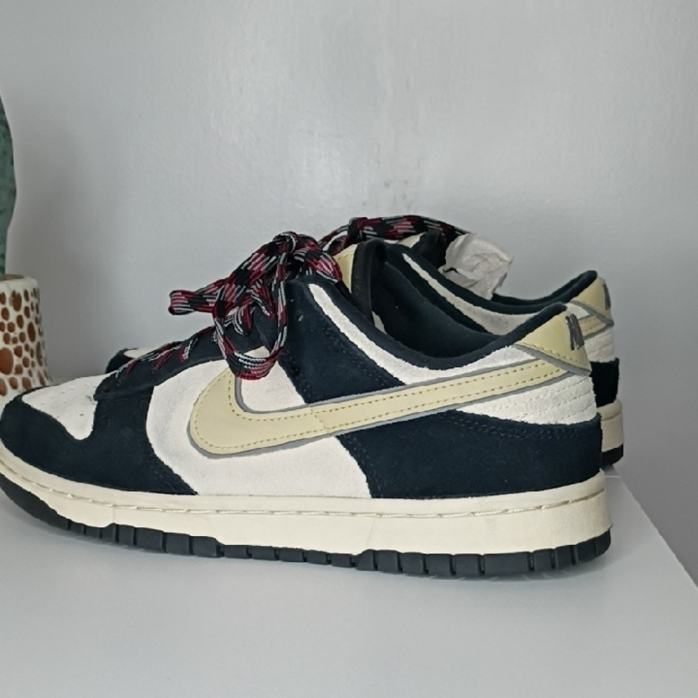 Nike Dunk Low LX 'Black Suede' sneakers Size 8 Black/Team Gold-Coconut Milk - Picture 4 of 13